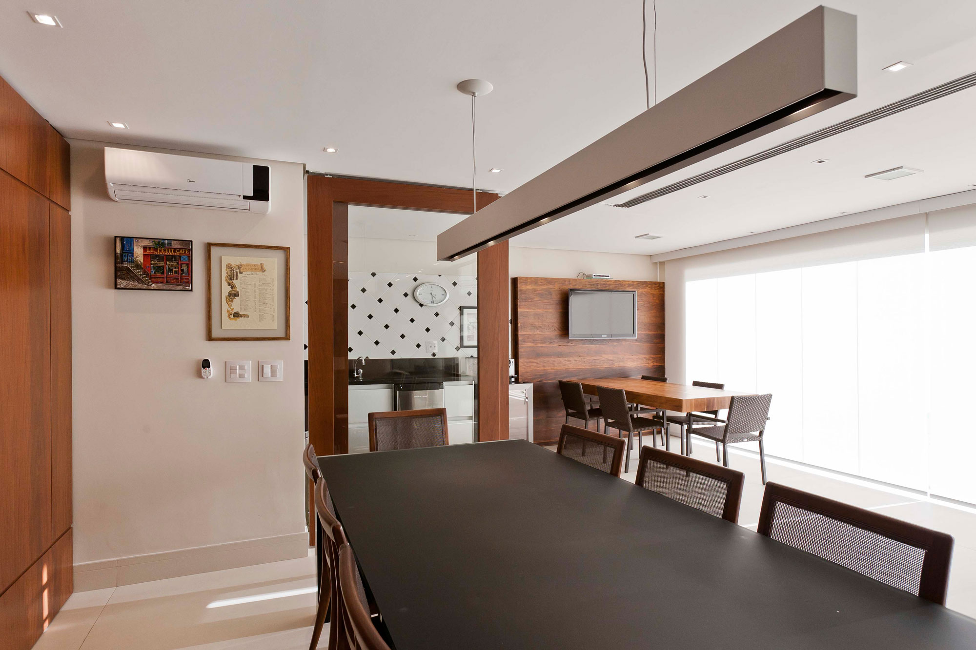 A Luminous Modern Home with Bright and Elegant Interiors in Tambore, Brazil by Conseil Brasil (23)