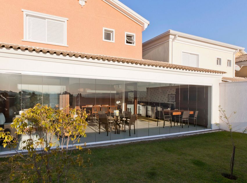 A Luminous Modern Home with Bright and Elegant Interiors in Tambore, Brazil by Conseil Brasil (3)