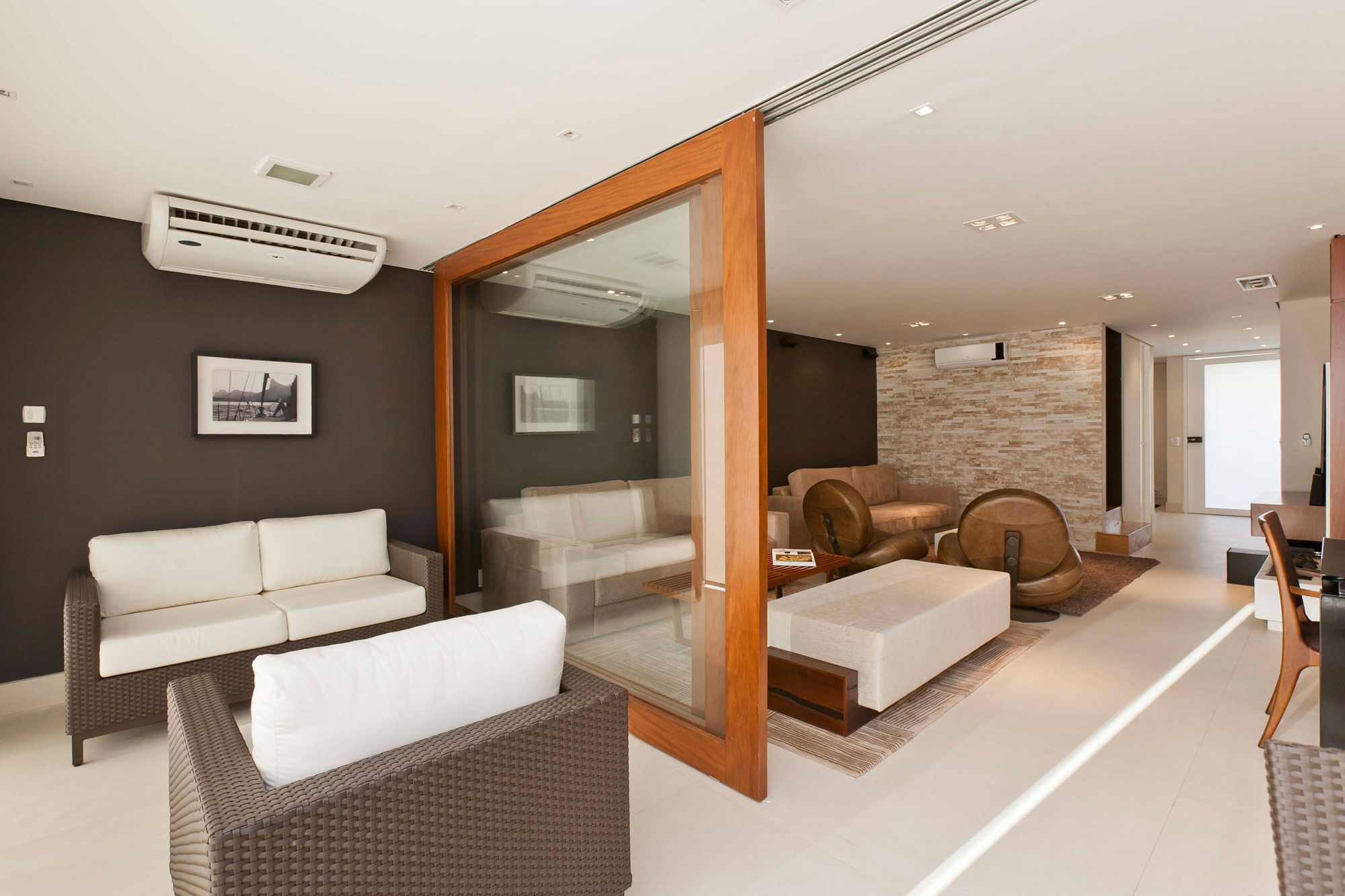 A Luminous Modern Home with Bright and Elegant Interiors in Tambore, Brazil by Conseil Brasil (33)