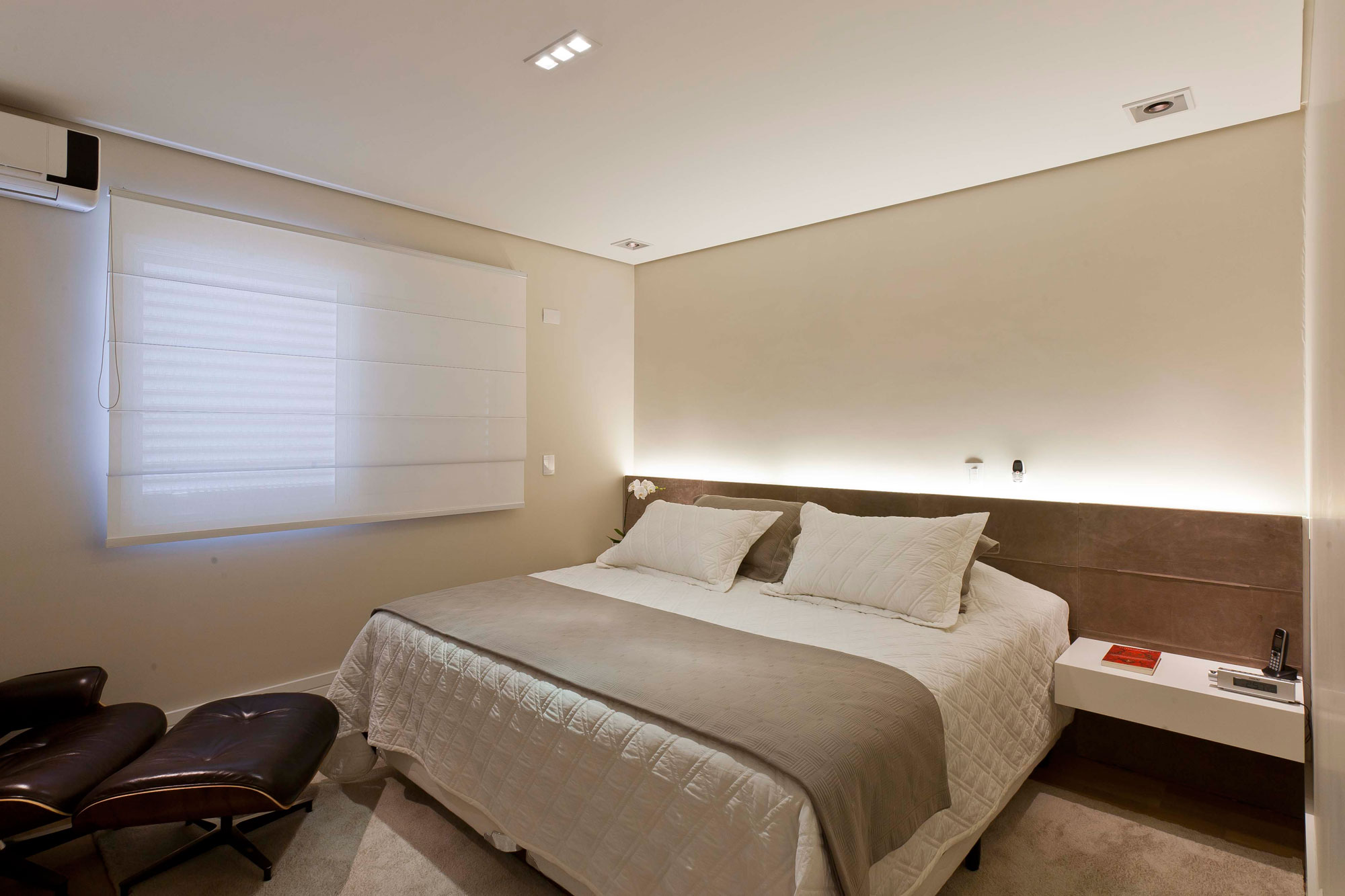 A Luminous Modern Home with Bright and Elegant Interiors in Tambore, Brazil by Conseil Brasil (36)