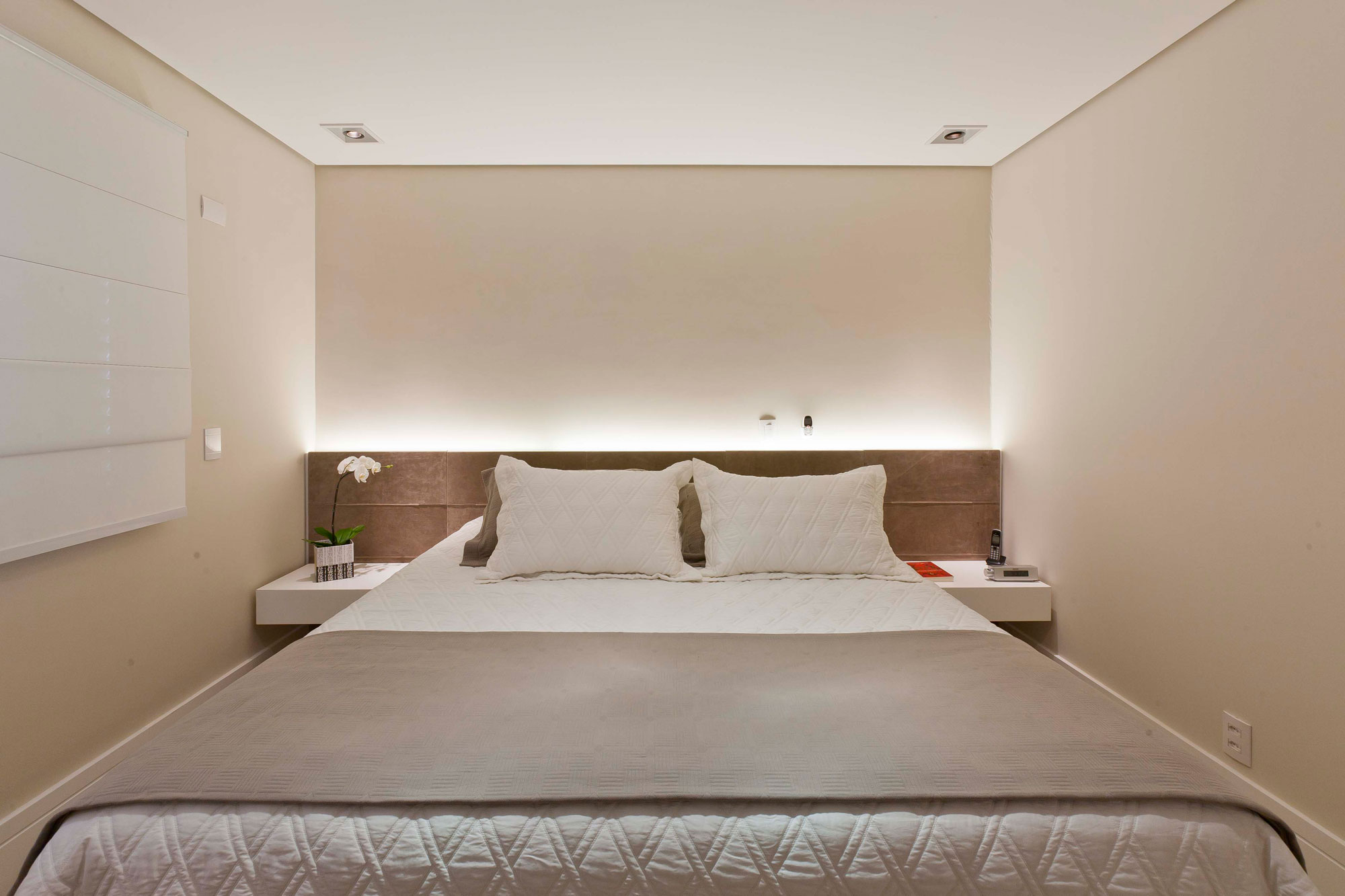 A Luminous Modern Home with Bright and Elegant Interiors in Tambore, Brazil by Conseil Brasil (37)