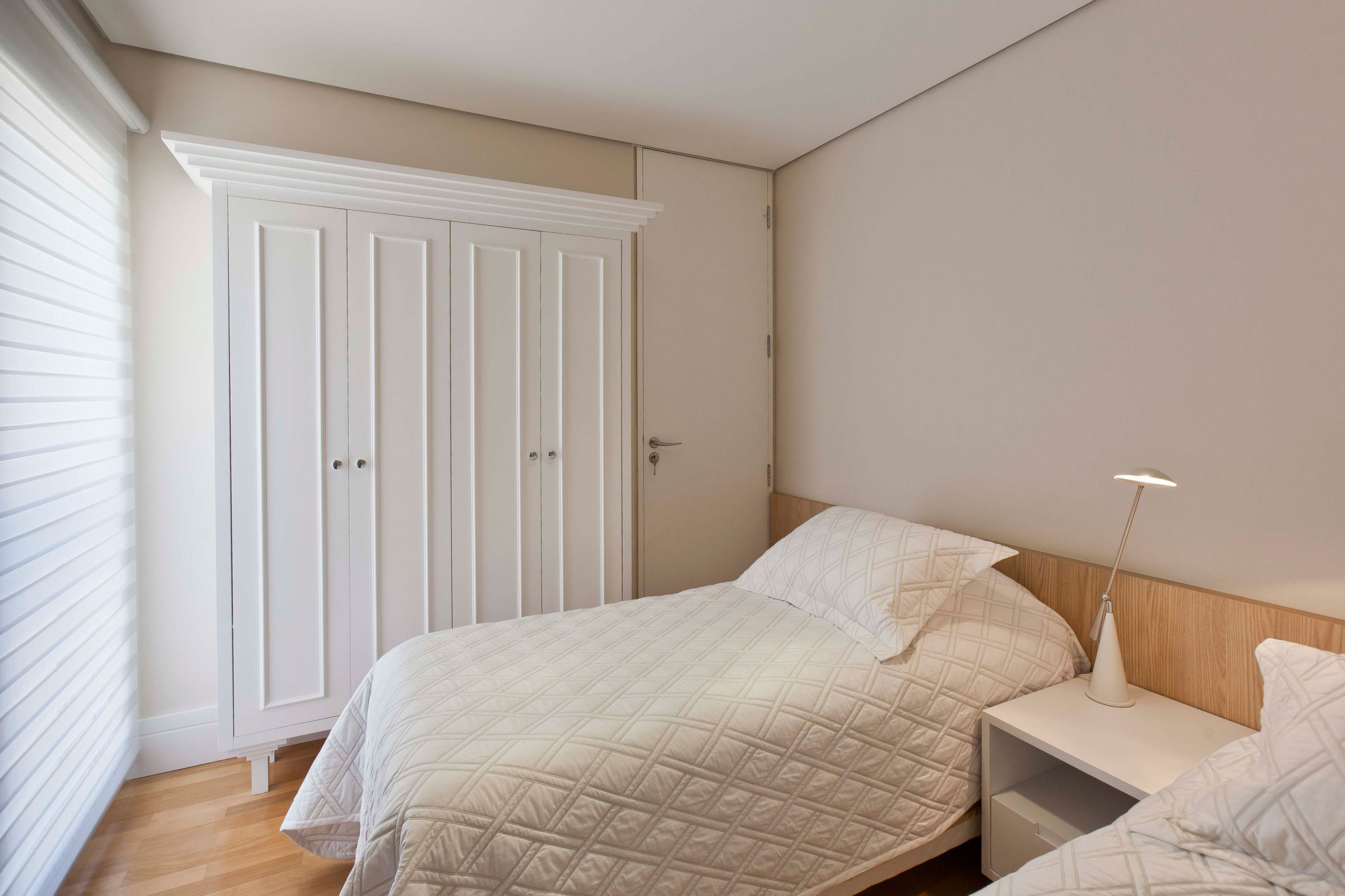 A Luminous Modern Home with Bright and Elegant Interiors in Tambore, Brazil by Conseil Brasil (41)