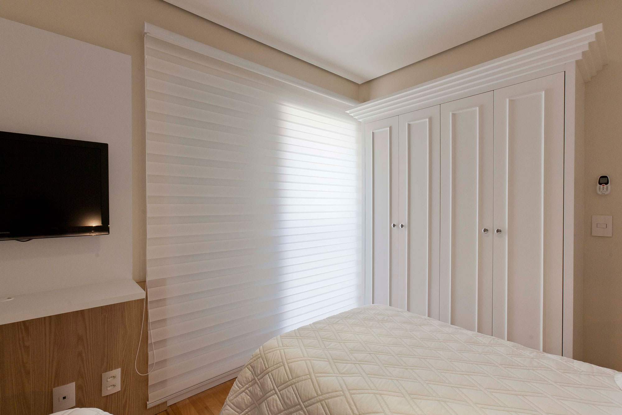 A Luminous Modern Home with Bright and Elegant Interiors in Tambore, Brazil by Conseil Brasil (43)