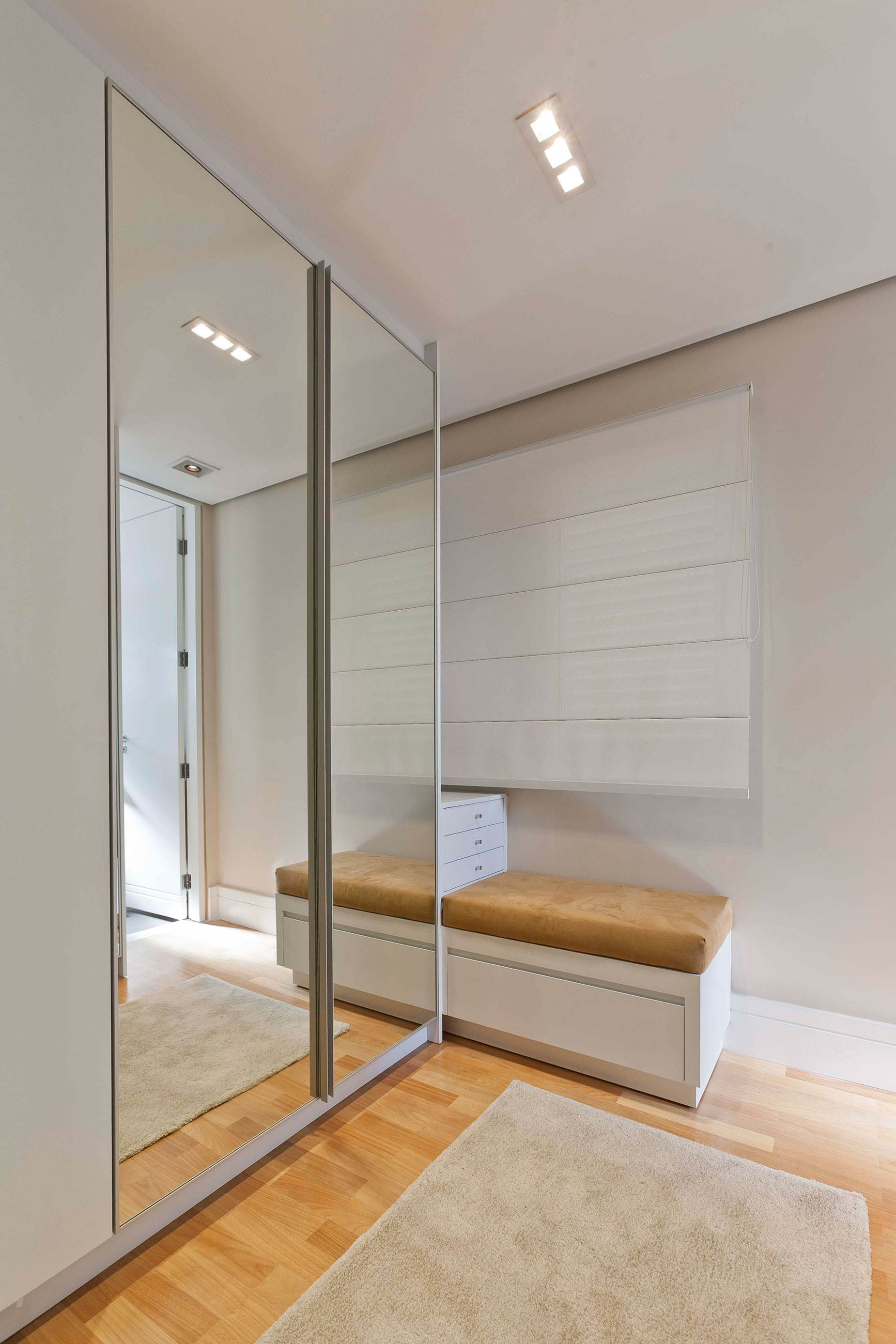 A Luminous Modern Home with Bright and Elegant Interiors in Tambore, Brazil by Conseil Brasil (51)