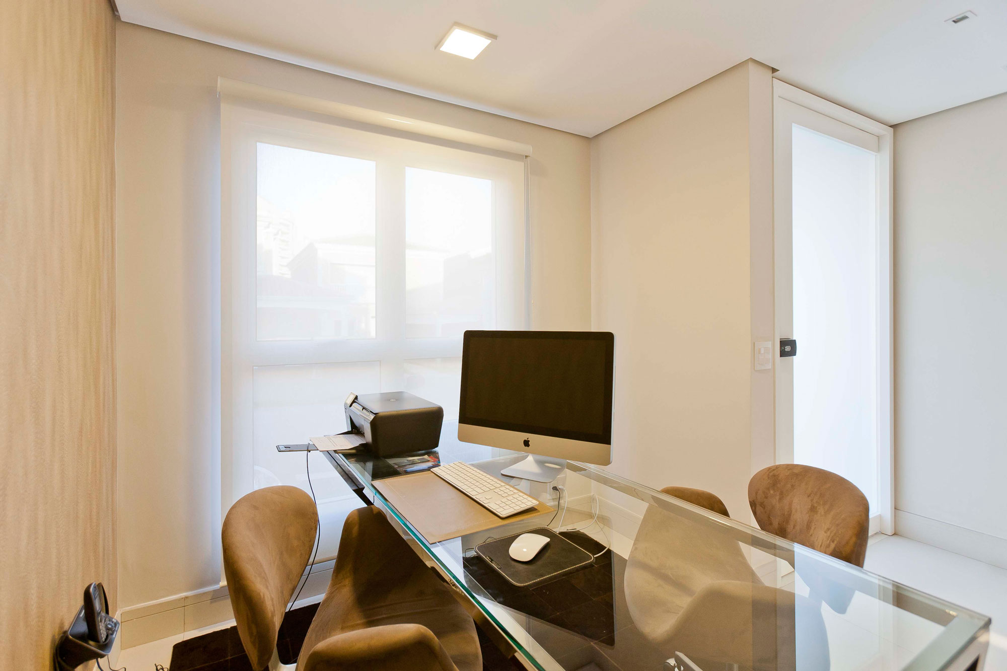 A Luminous Modern Home with Bright and Elegant Interiors in Tambore, Brazil by Conseil Brasil (53)