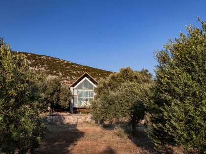 A Luminous and Spacious Home for a Retired Couple in Mordoğan, Turkey by Onur Teke (2)