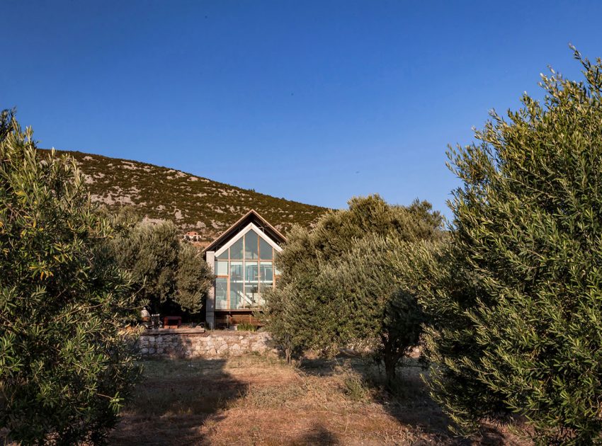 A Luminous and Spacious Home for a Retired Couple in Mordoğan, Turkey by Onur Teke (2)