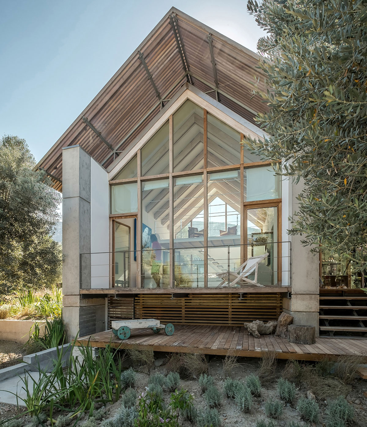 A Luminous and Spacious Home for a Retired Couple in Mordoğan, Turkey by Onur Teke (3)