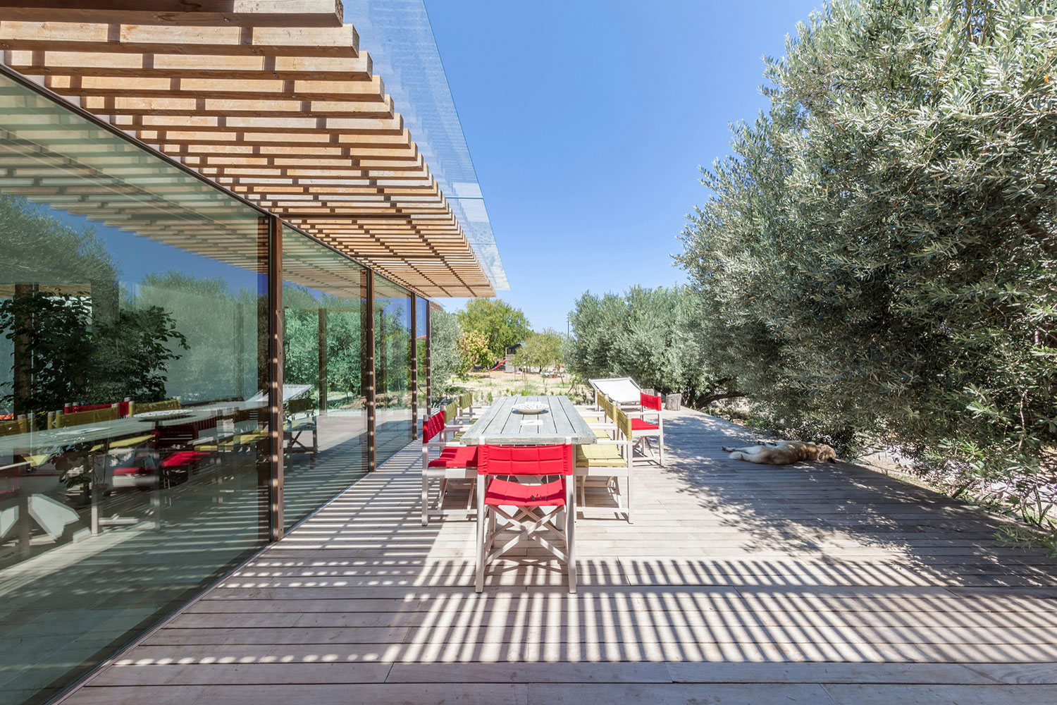 A Luminous and Spacious Home for a Retired Couple in Mordoğan, Turkey by Onur Teke (5)