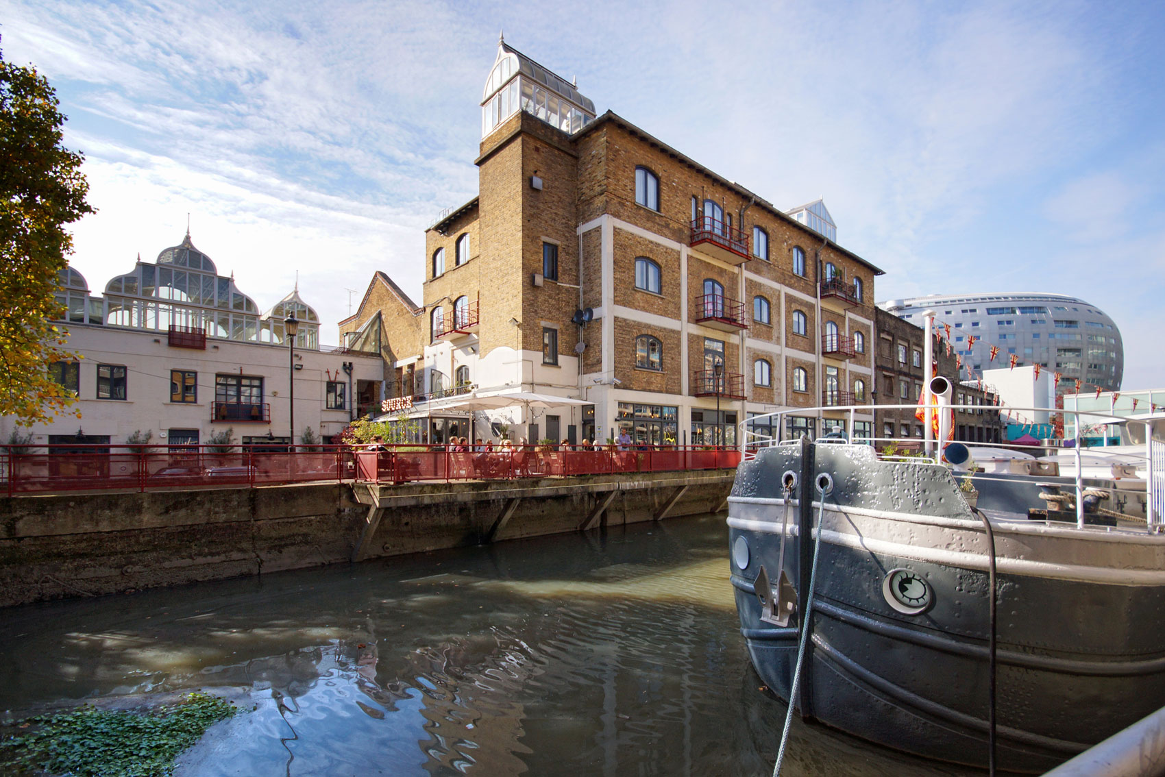 A Luxurious Contemporary Apartment with Eco-Friendly and Sophisticated Interiors in London by Minacciolo & CLPD (13)