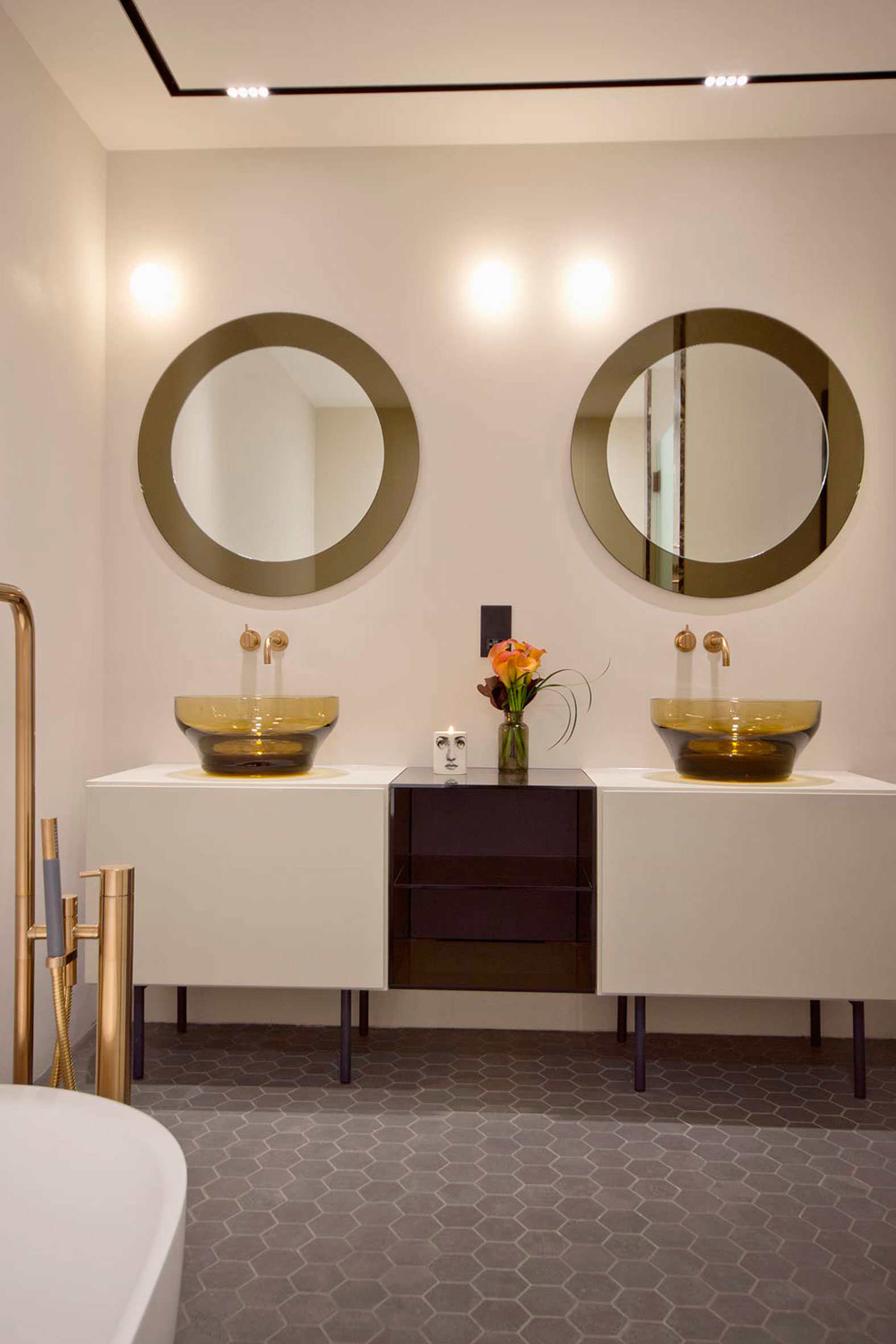 A Luxurious Contemporary Apartment with Eco-Friendly and Sophisticated Interiors in London by Minacciolo & CLPD (6)