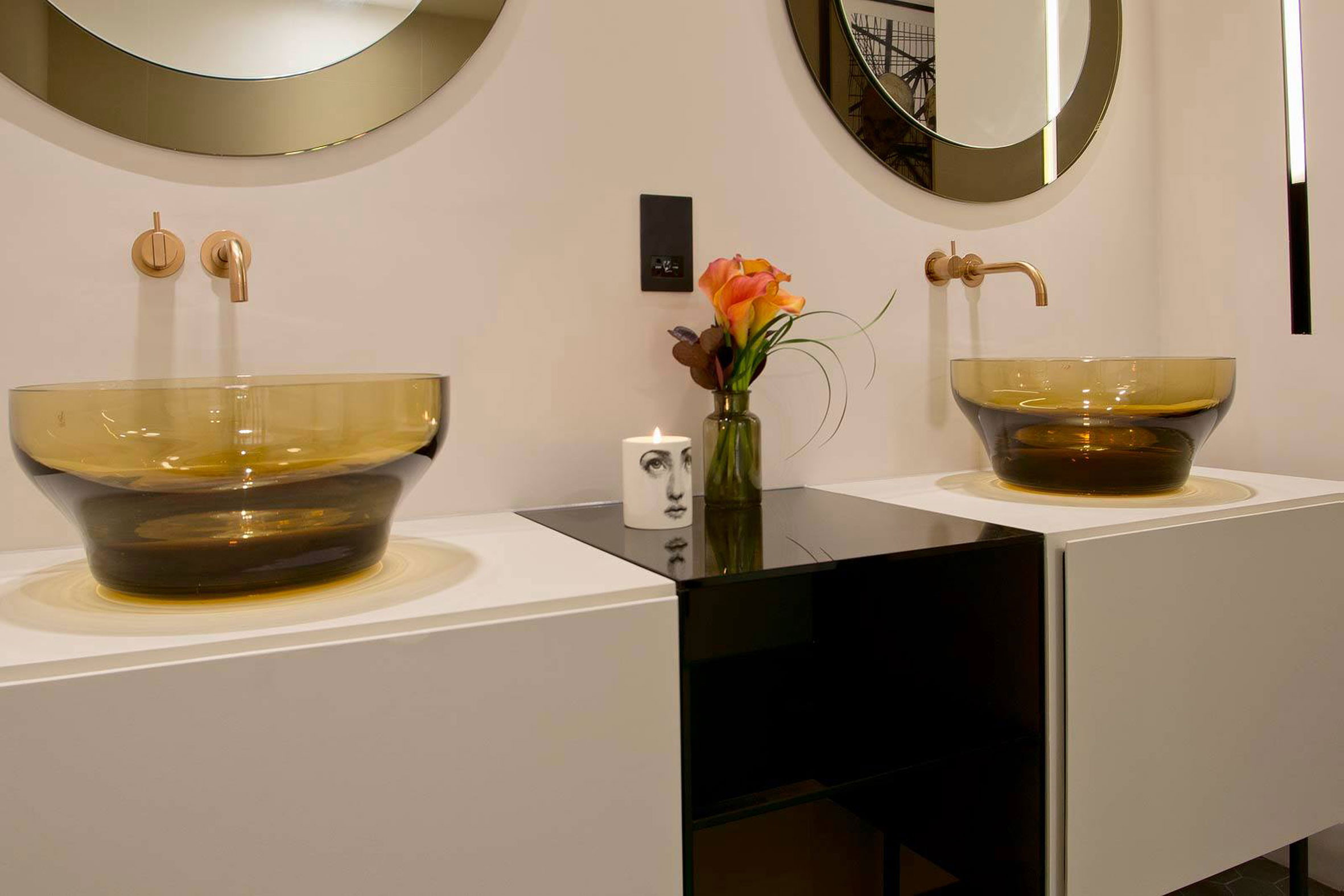 A Luxurious Contemporary Apartment with Eco-Friendly and Sophisticated Interiors in London by Minacciolo & CLPD (7)