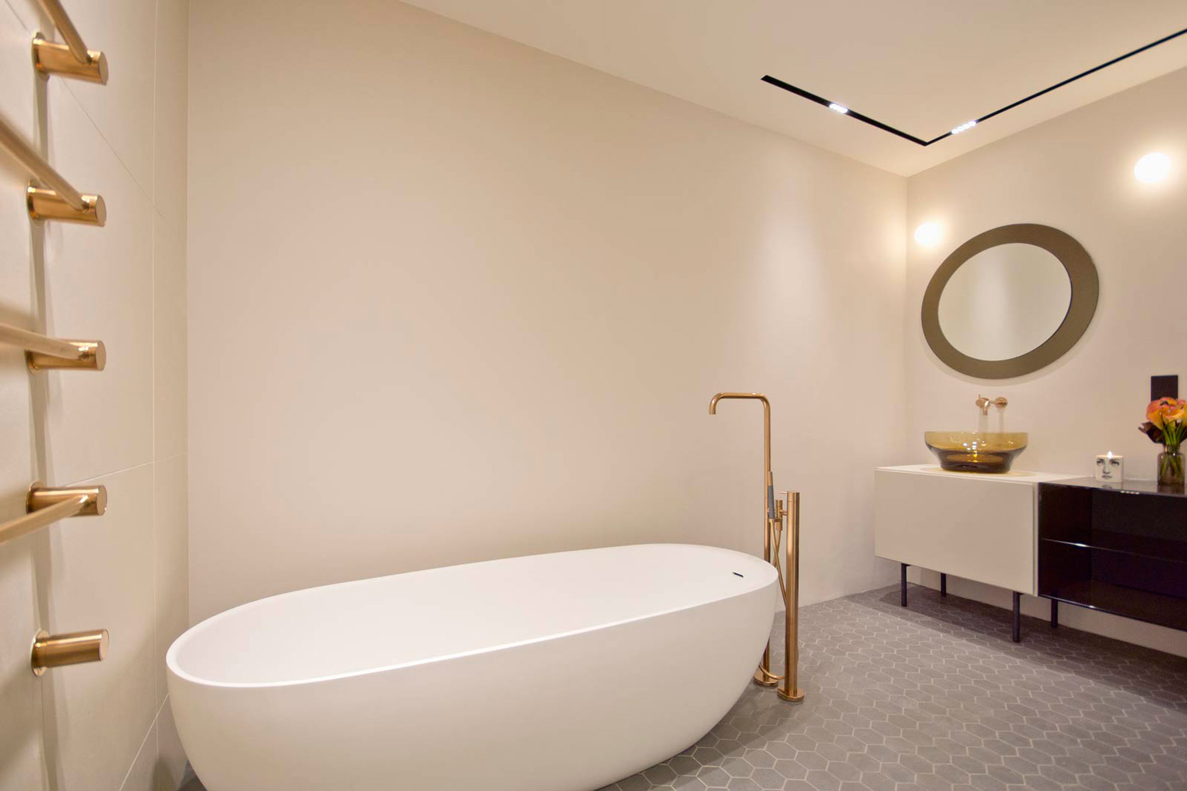 A Luxurious Contemporary Apartment with Eco-Friendly and Sophisticated Interiors in London by Minacciolo & CLPD (9)