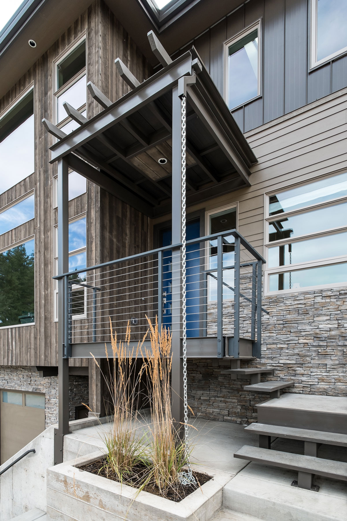 A Luxurious Contemporary House with Rich and Elegant Interior in Central Oregon by Jordan Iverson Signature Homes (3)