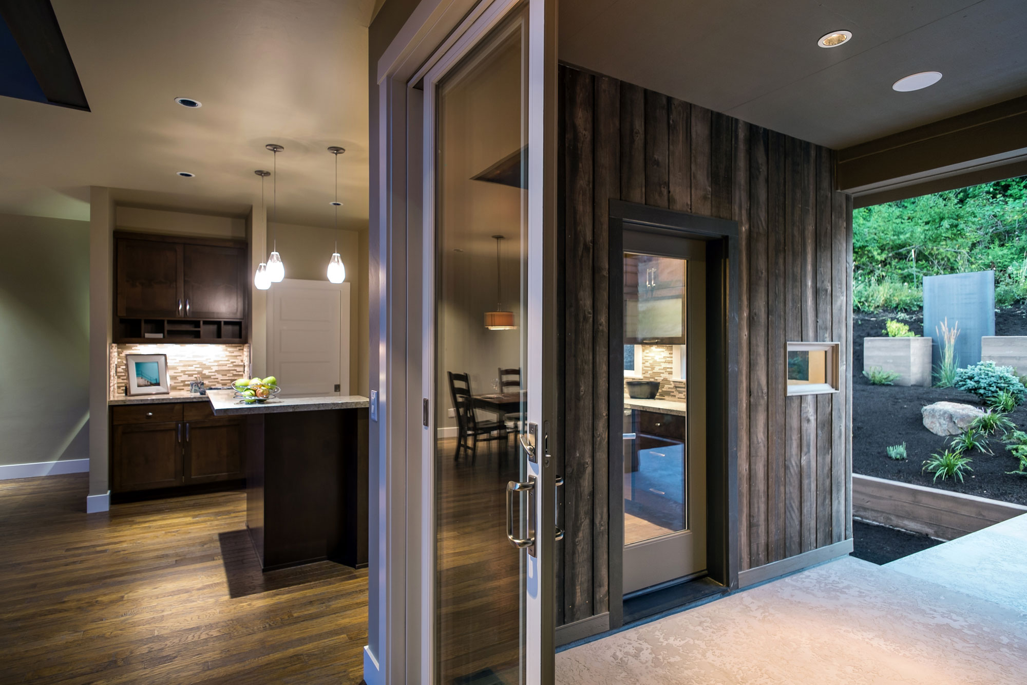 A Luxurious Contemporary House with Rich and Elegant Interior in Central Oregon by Jordan Iverson Signature Homes (9)