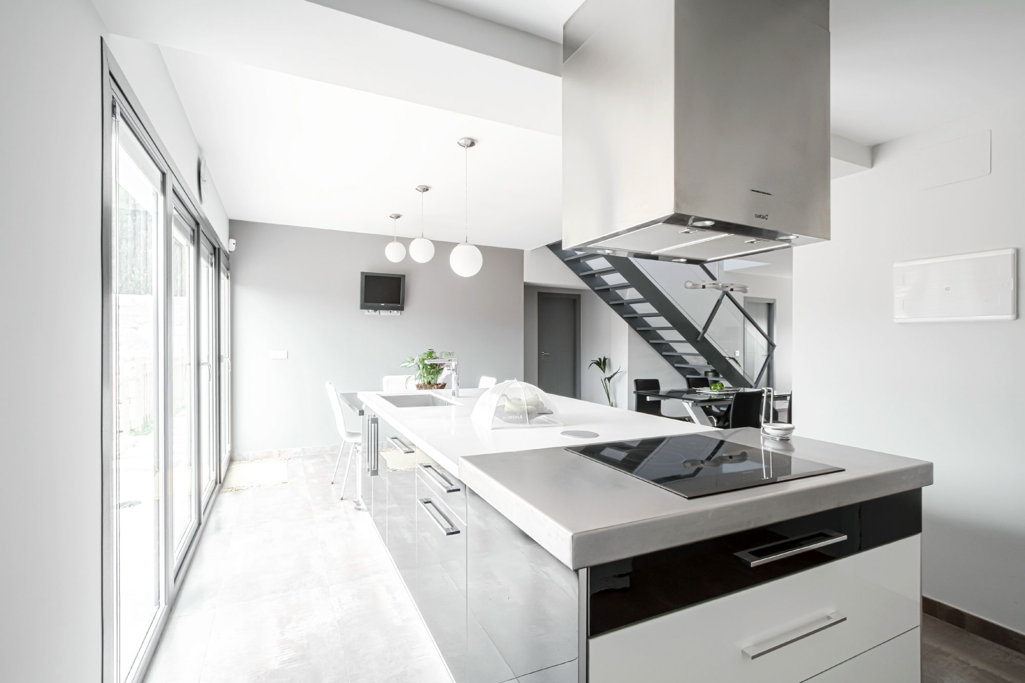 A Luxurious and Elegant Home with Luminous Interiors in Vilamarxant, Spain by Viraje Arquitectura (5)