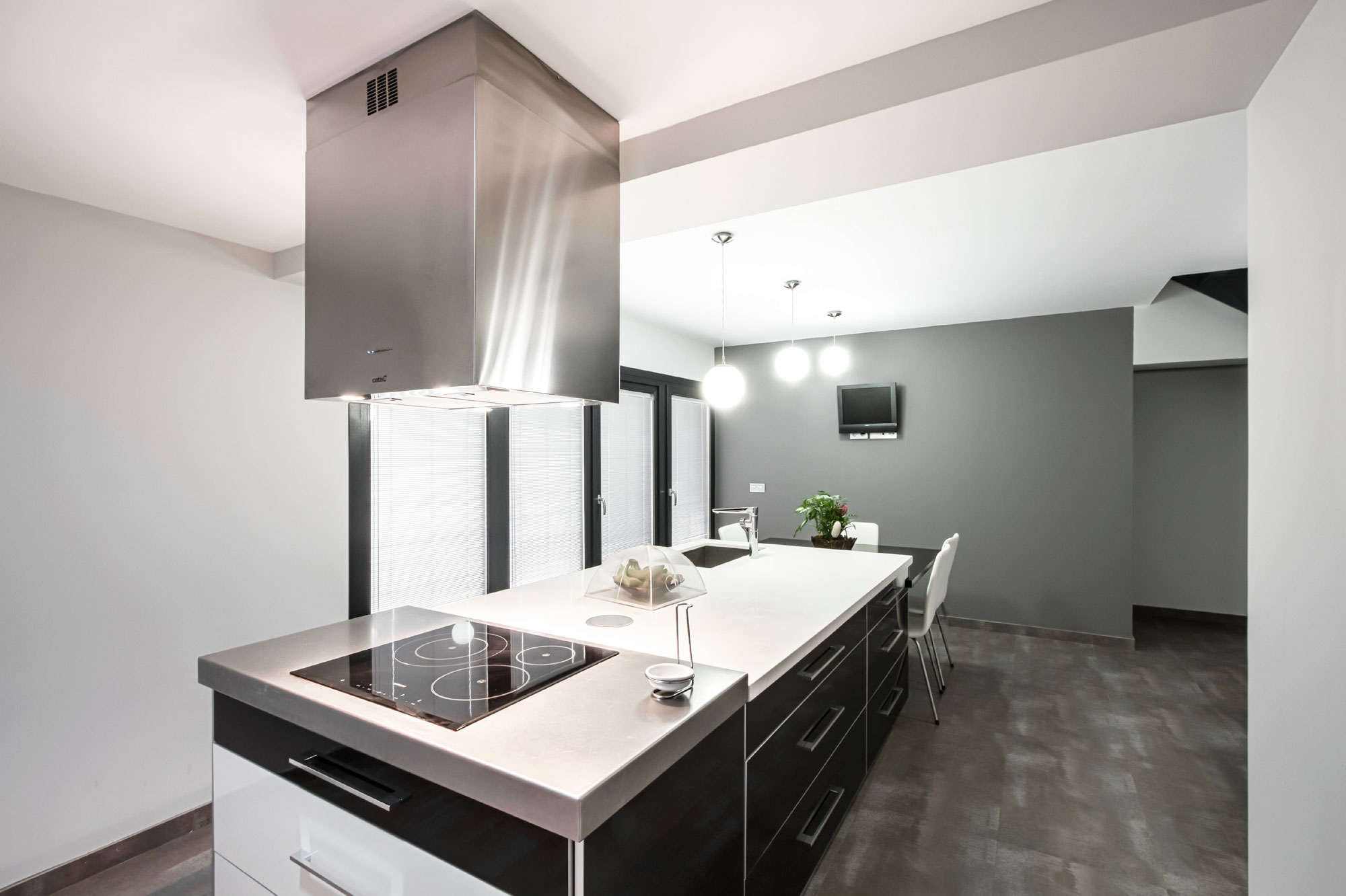 A Luxurious and Elegant Home with Luminous Interiors in Vilamarxant, Spain by Viraje Arquitectura (6)