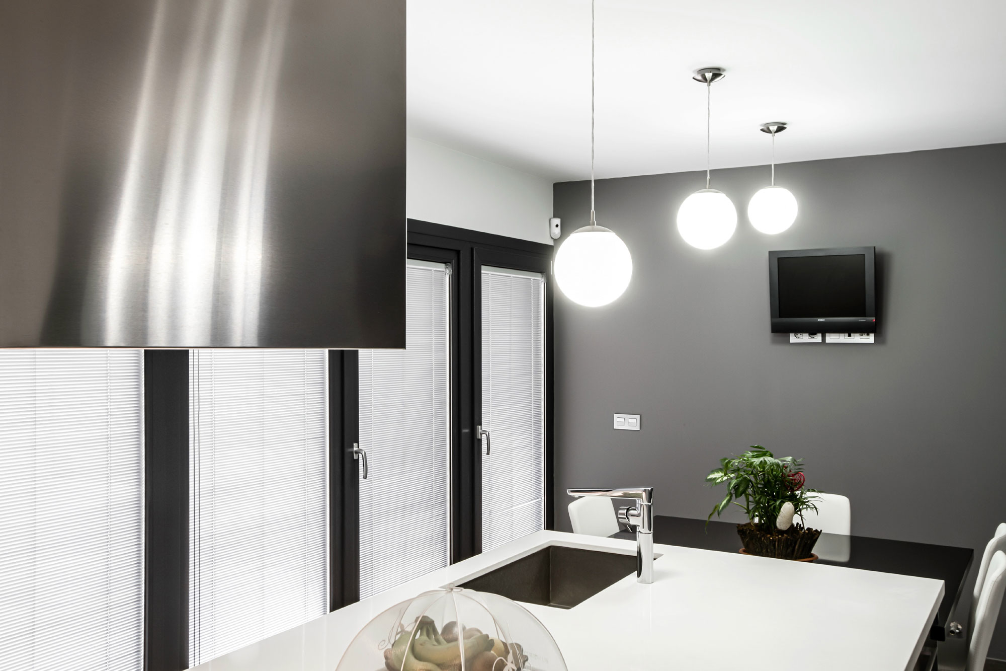 A Luxurious and Elegant Home with Luminous Interiors in Vilamarxant, Spain by Viraje Arquitectura (7)