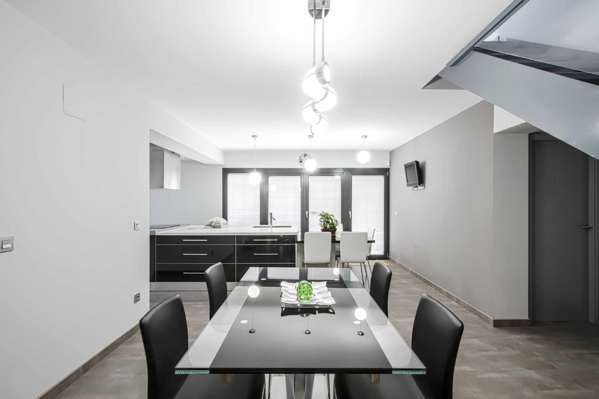 A Luxurious and Elegant Home with Luminous Interiors in Vilamarxant, Spain by Viraje Arquitectura (8)