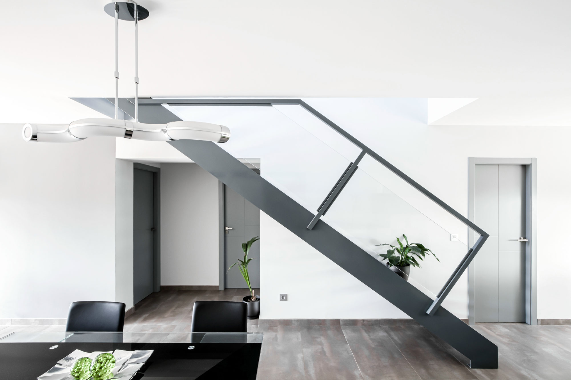 A Luxurious and Elegant Home with Luminous Interiors in Vilamarxant, Spain by Viraje Arquitectura (9)