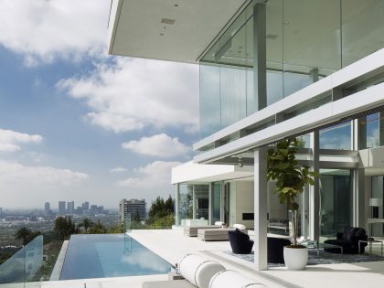 A Luxurious and Spacious Home with Luminous Interiors in Hollywood by McClean Design (1)