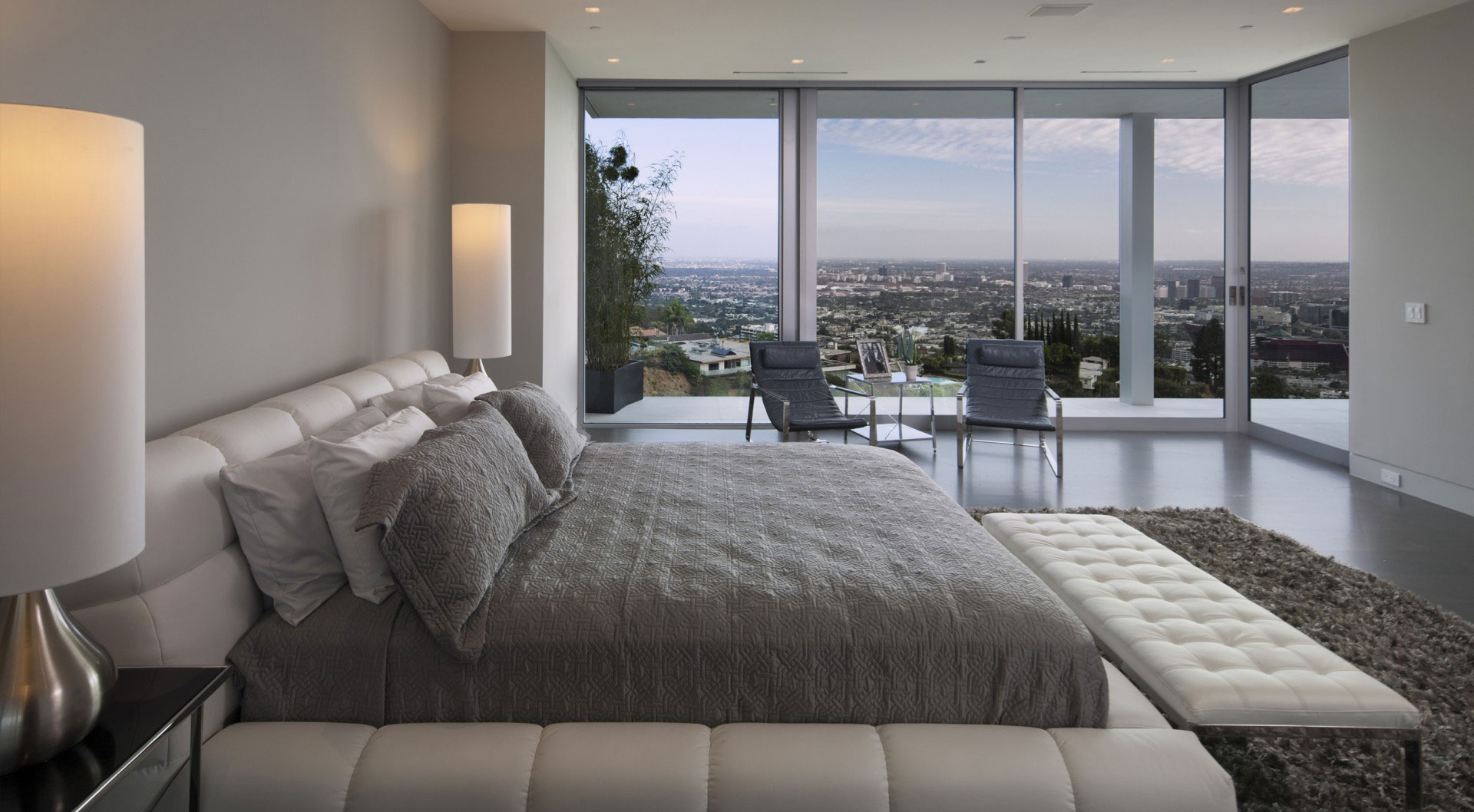 A Luxurious and Spacious Home with Luminous Interiors in Hollywood by McClean Design (10)