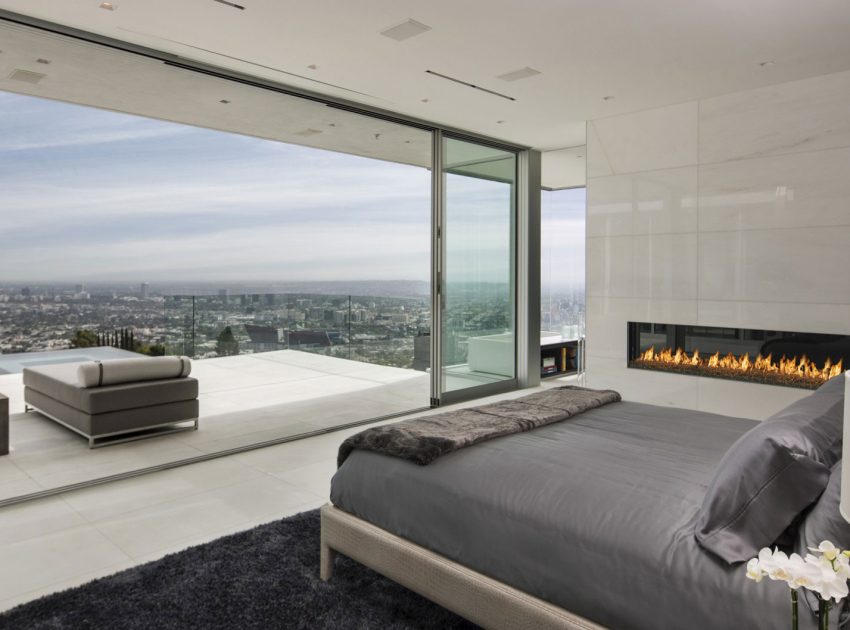 A Luxurious and Spacious Home with Luminous Interiors in Hollywood by McClean Design (11)