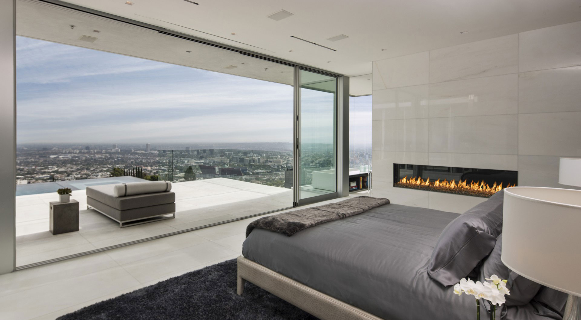 A Luxurious and Spacious Home with Luminous Interiors in Hollywood by McClean Design (11)