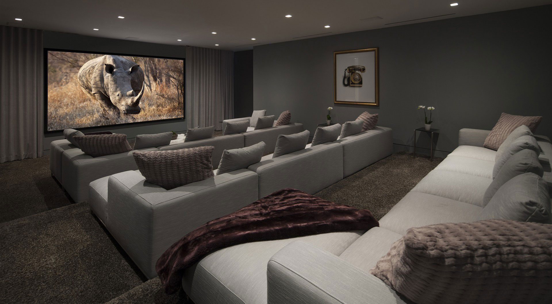 A Luxurious and Spacious Home with Luminous Interiors in Hollywood by McClean Design (16)