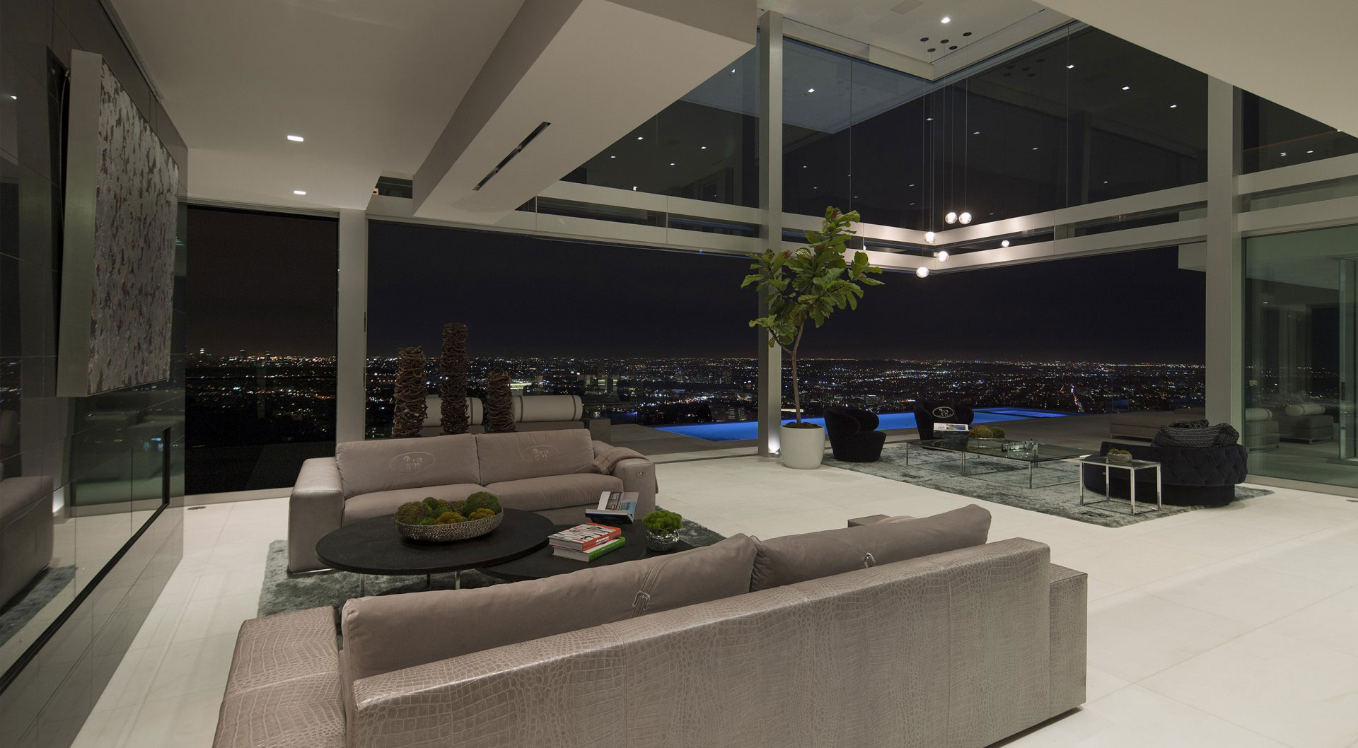 A Luxurious and Spacious Home with Luminous Interiors in Hollywood by McClean Design (17)