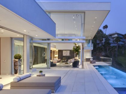A Luxurious and Spacious Home with Luminous Interiors in Hollywood by McClean Design (19)