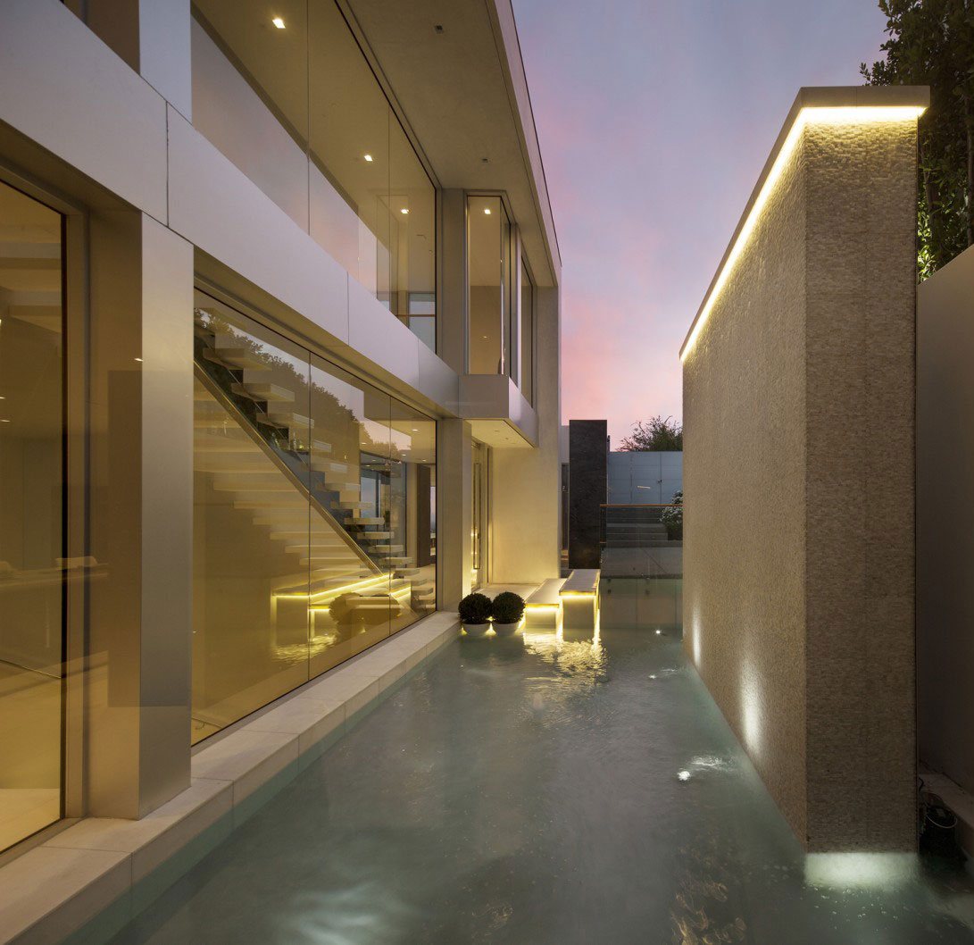 A Luxurious and Spacious Home with Luminous Interiors in Hollywood by McClean Design (20)