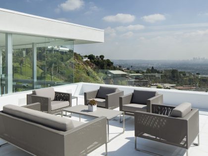 A Luxurious and Spacious Home with Luminous Interiors in Hollywood by McClean Design (3)