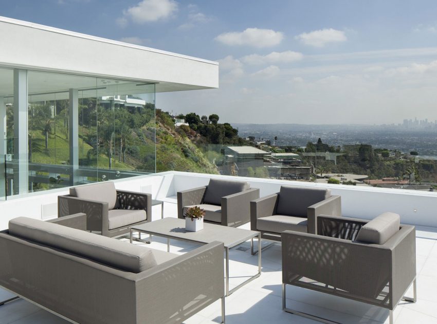 A Luxurious and Spacious Home with Luminous Interiors in Hollywood by McClean Design (3)