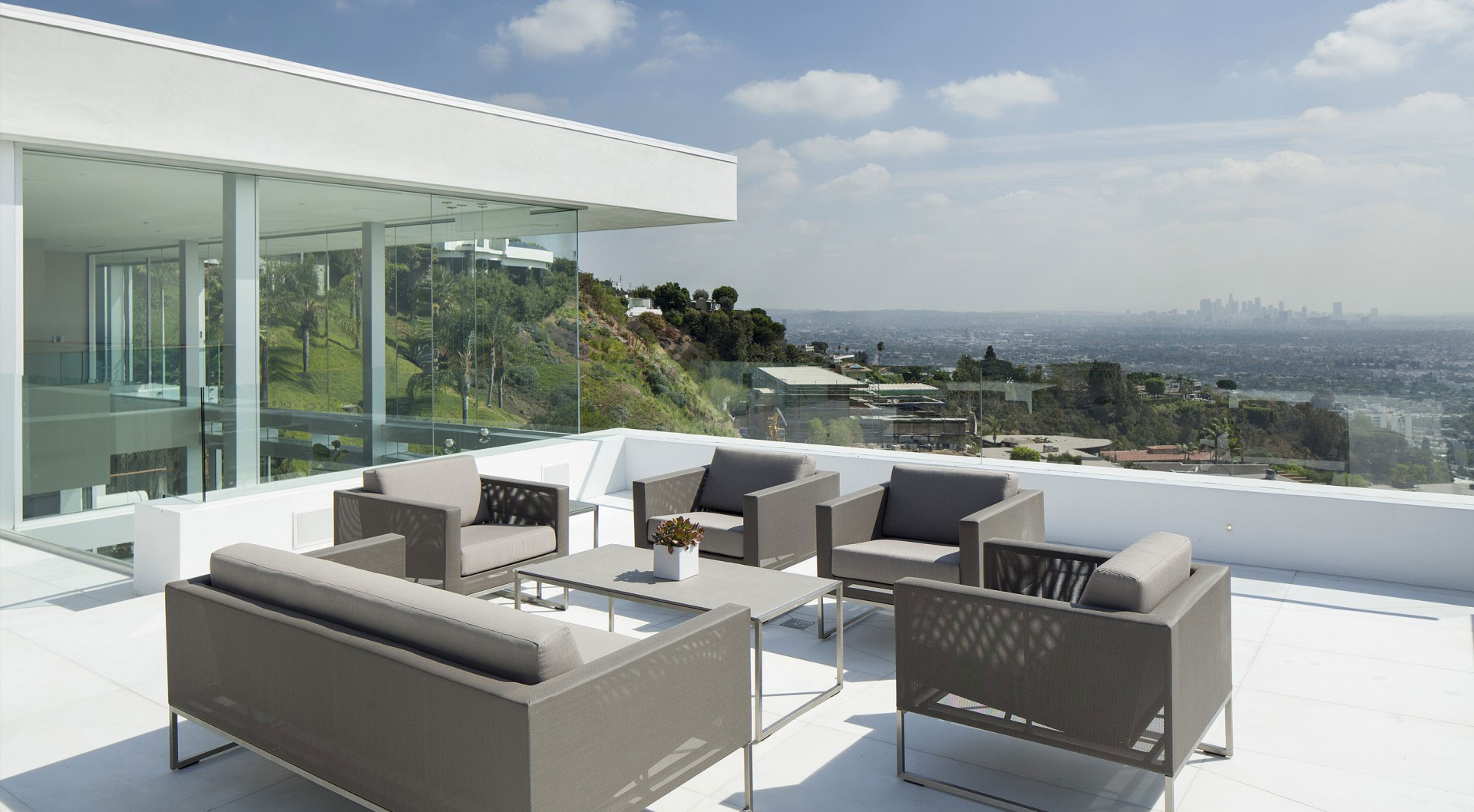 A Luxurious and Spacious Home with Luminous Interiors in Hollywood by McClean Design (3)