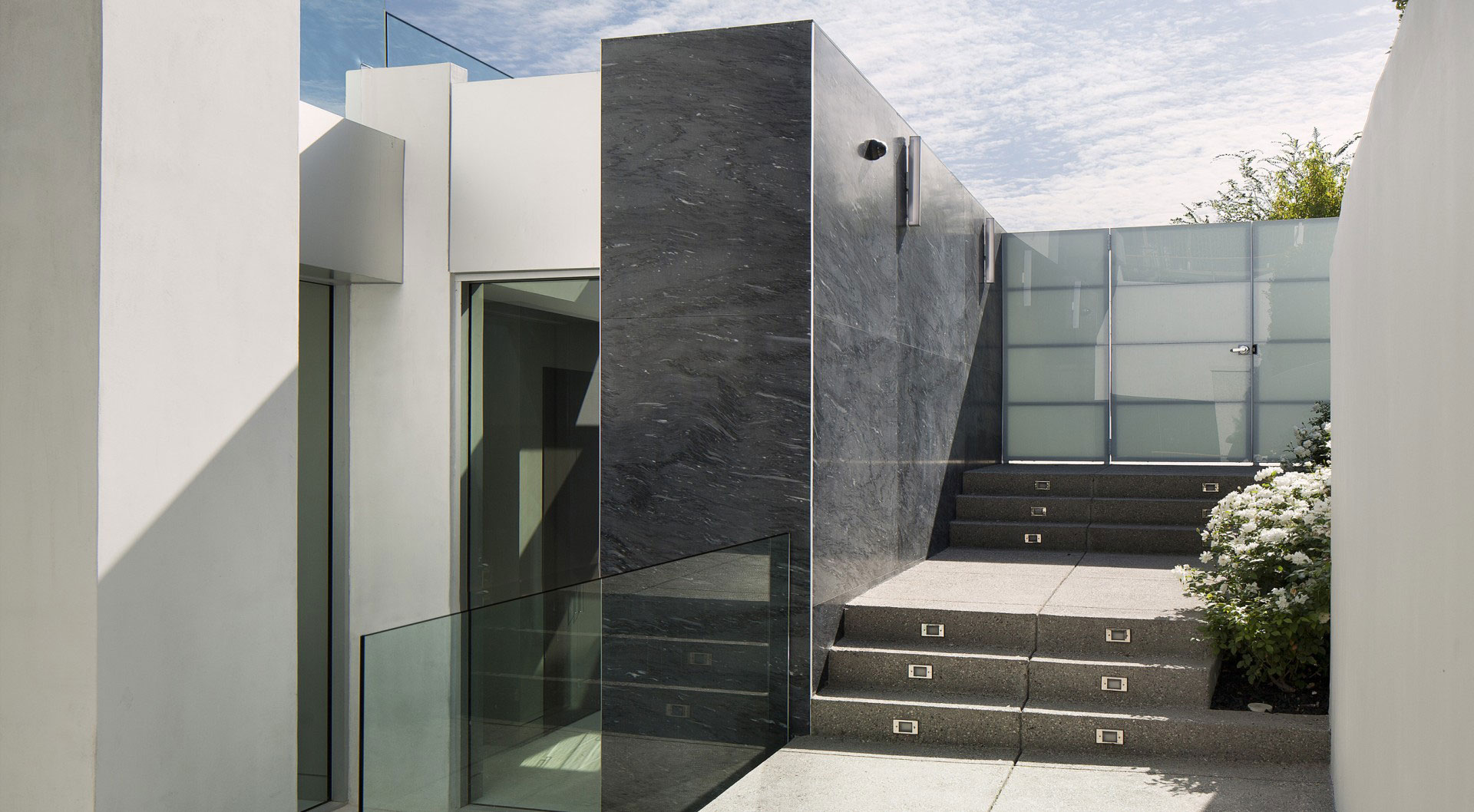 A Luxurious and Spacious Home with Luminous Interiors in Hollywood by McClean Design (4)