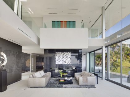 A Luxurious and Spacious Home with Luminous Interiors in Hollywood by McClean Design (5)