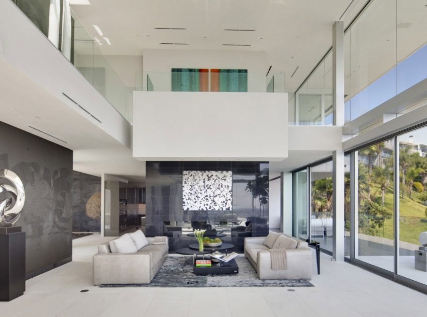 A Luxurious and Spacious Home with Luminous Interiors in Hollywood by McClean Design (5)