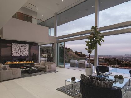 A Luxurious and Spacious Home with Luminous Interiors in Hollywood by McClean Design (6)