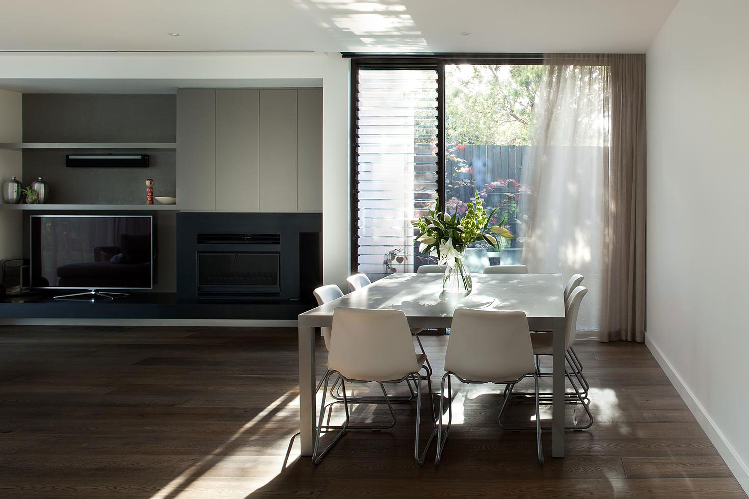 A Luxury Contemporary Home with Sophisticated and Timeless Elegance in Brighton, Australia by InForm Design (6)