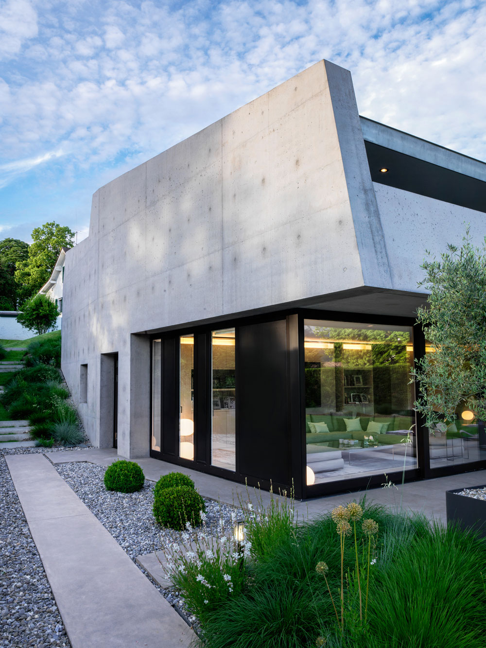 A Magnificent and Stylish Concrete House for Families with Two Children in Geneva by Raphaël Nussbaumer Architectes (1)