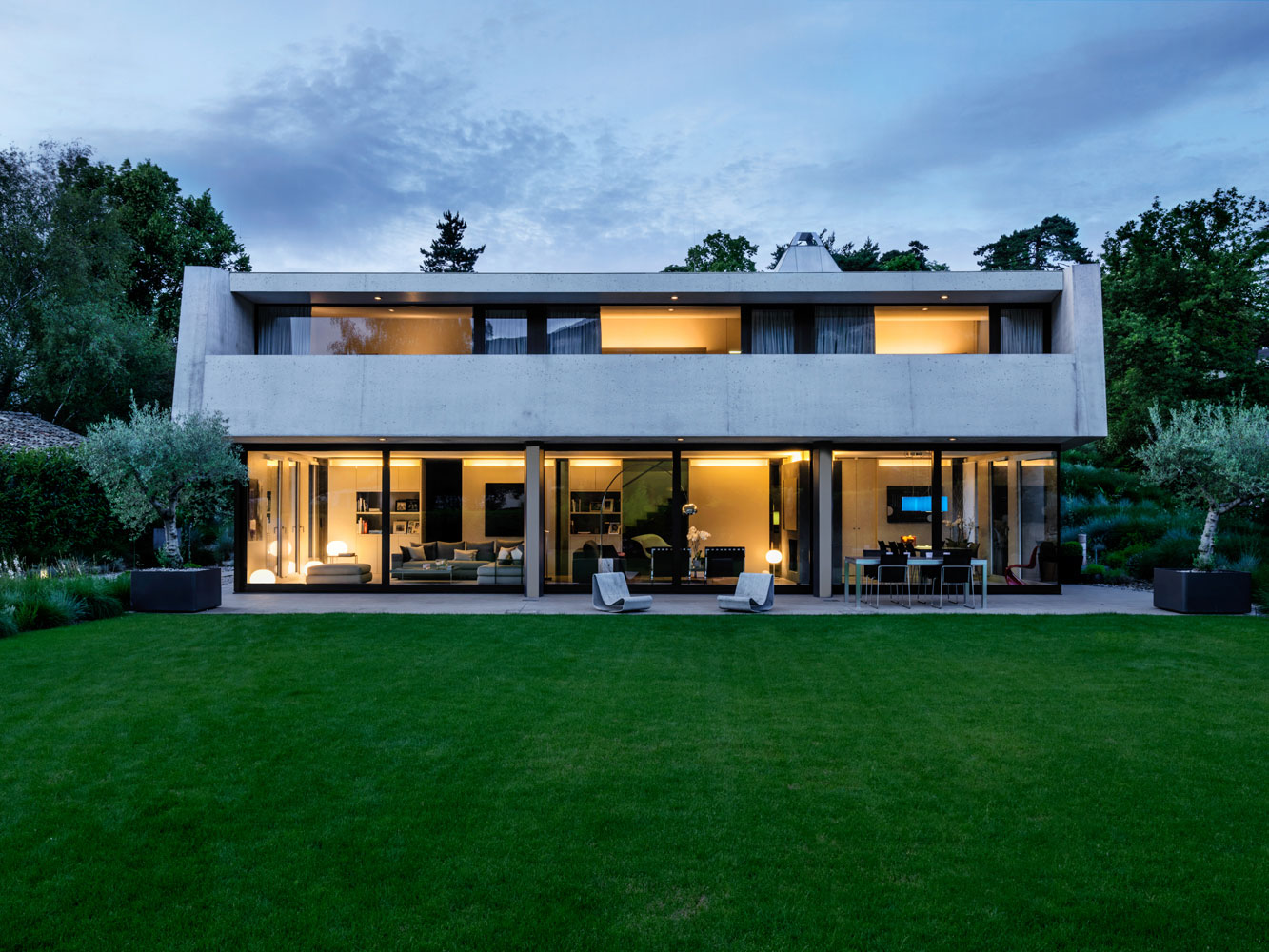 A Magnificent and Stylish Concrete House for Families with Two Children in Geneva by Raphaël Nussbaumer Architectes (10)