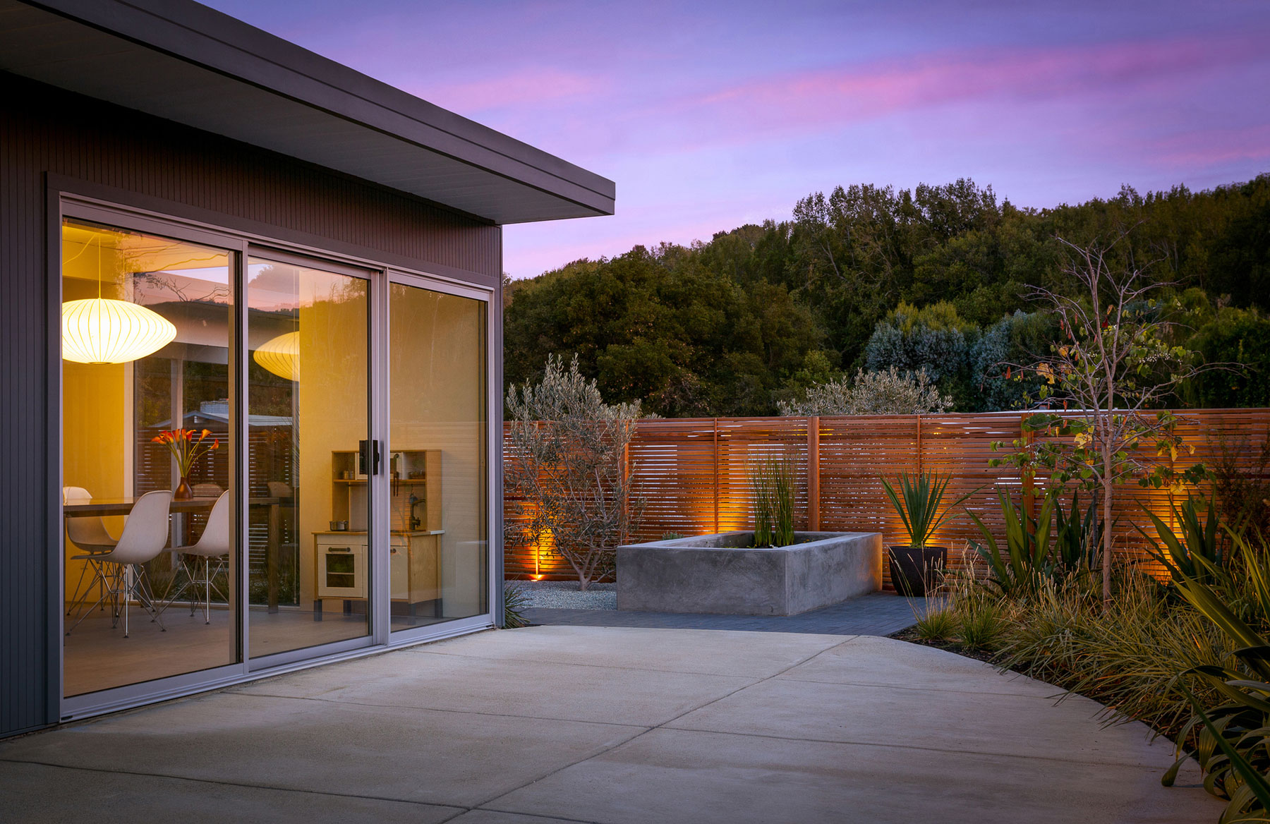 A Midcentury Eichler Home Turned Into a Functional Family House in San Rafael by building Lab (19)