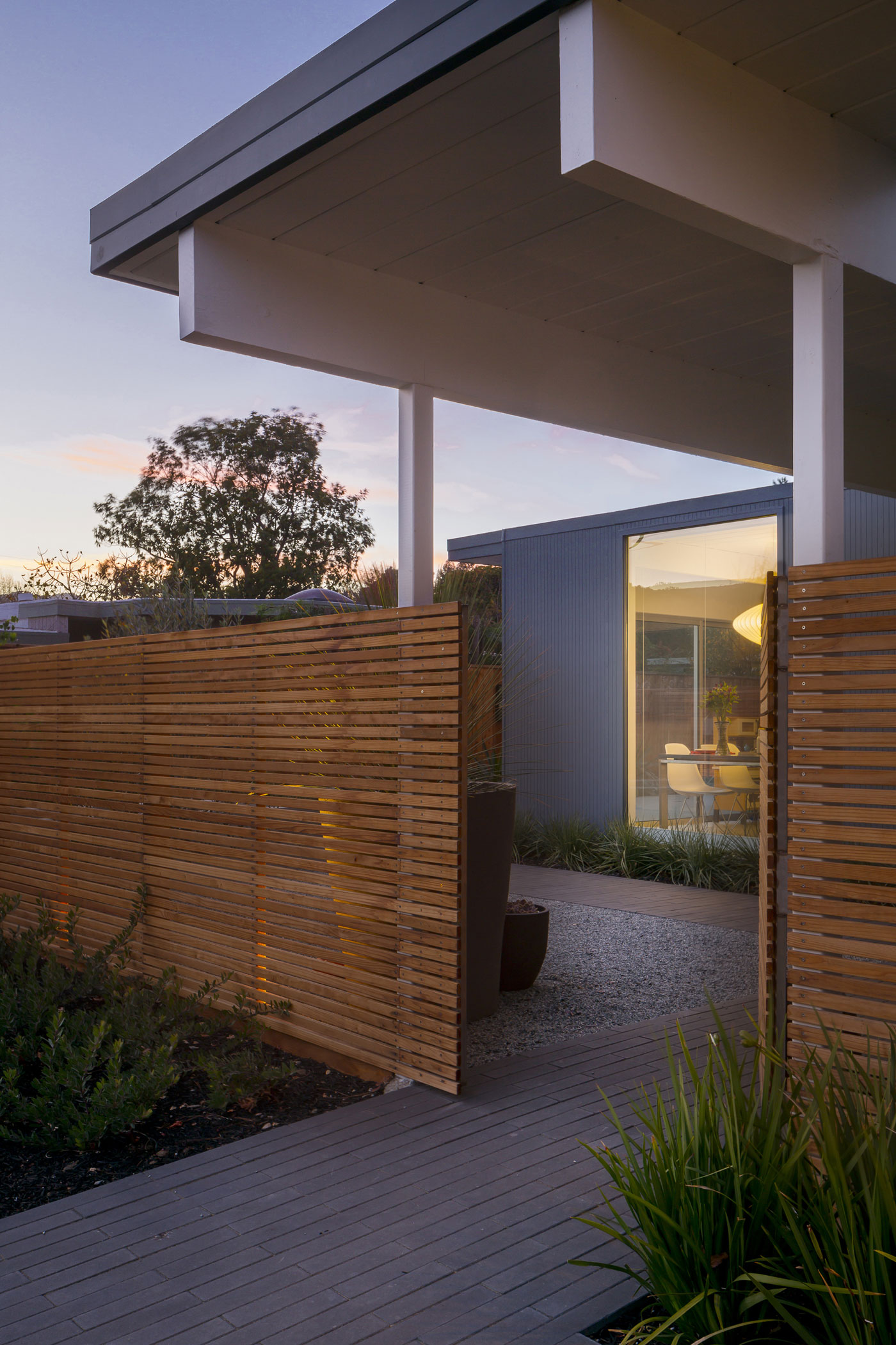 A Midcentury Eichler Home Turned Into a Functional Family House in San Rafael by building Lab (22)