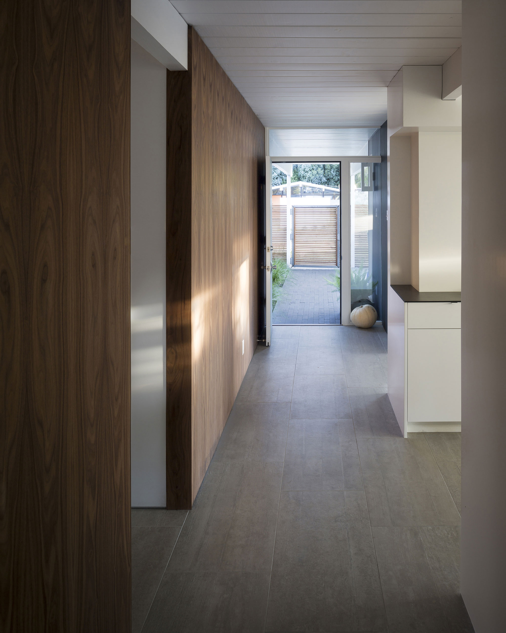 A Midcentury Eichler Home Turned Into a Functional Family House in San Rafael by building Lab (5)