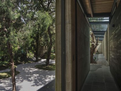 A Modern Concrete Home Surrounded by Trees and Vegetation Embrace in Morelos by Taller|A arquitectos (10)