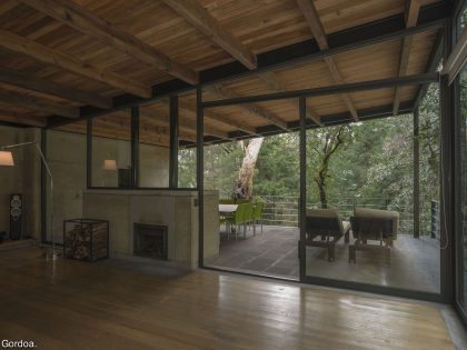 A Modern Concrete Home Surrounded by Trees and Vegetation Embrace in Morelos by Taller|A arquitectos (13)