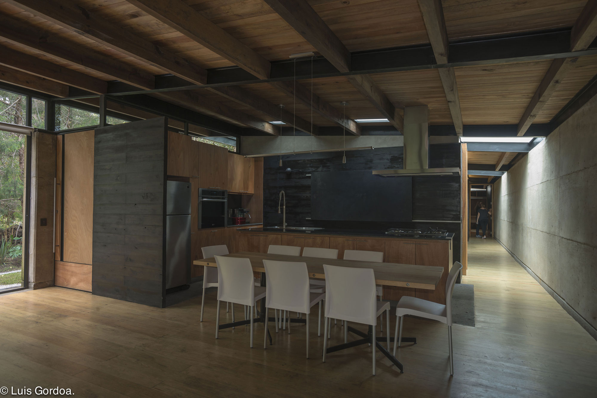 A Modern Concrete Home Surrounded by Trees and Vegetation Embrace in Morelos by Taller|A arquitectos (14)