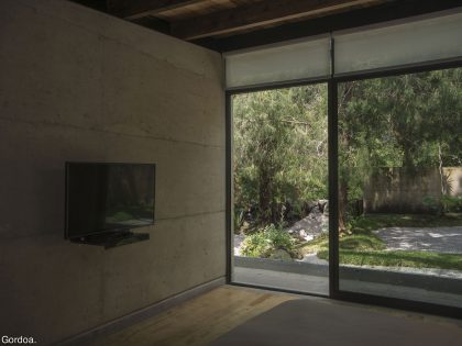 A Modern Concrete Home Surrounded by Trees and Vegetation Embrace in Morelos by Taller|A arquitectos (16)