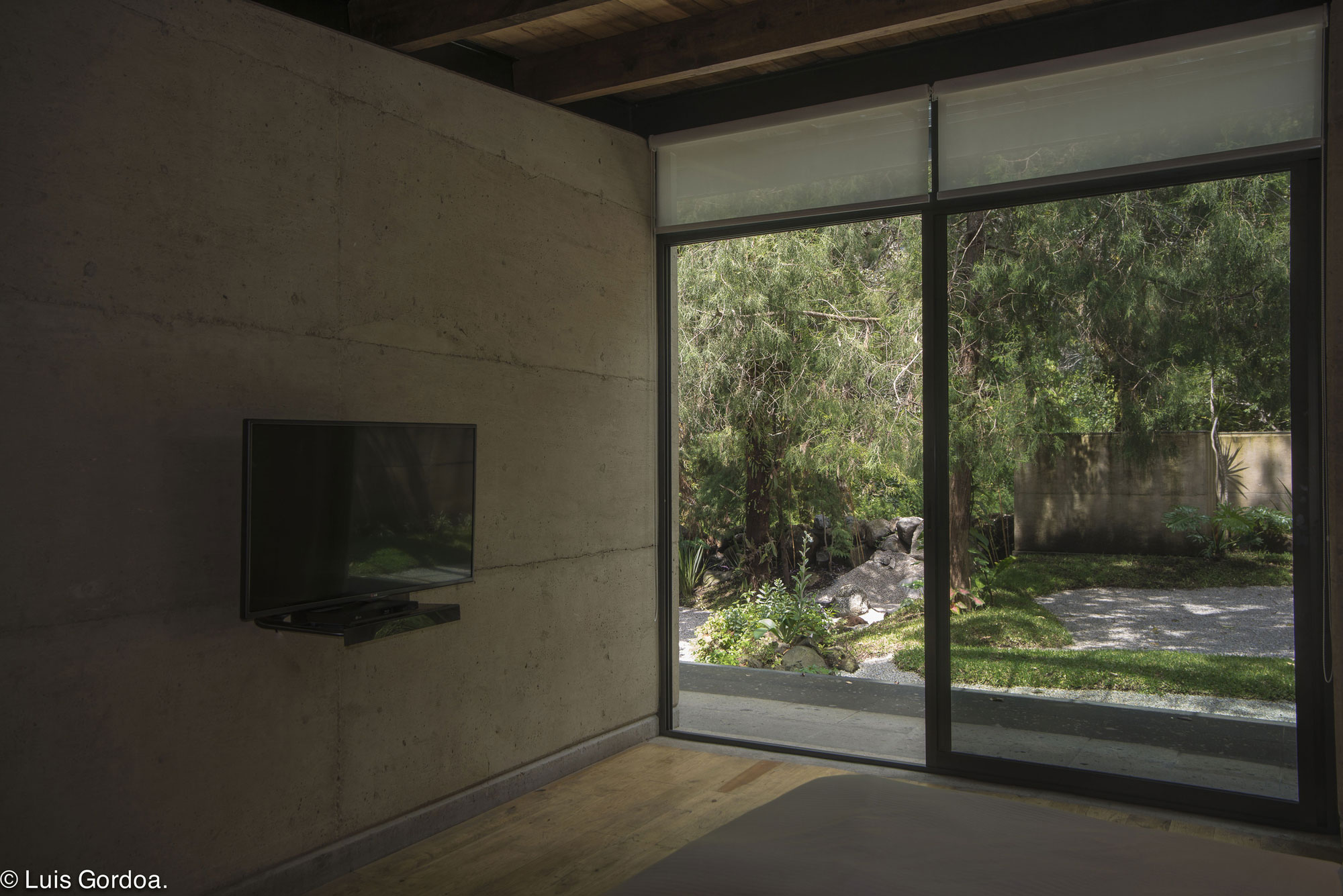 A Modern Concrete Home Surrounded by Trees and Vegetation Embrace in Morelos by Taller|A arquitectos (16)